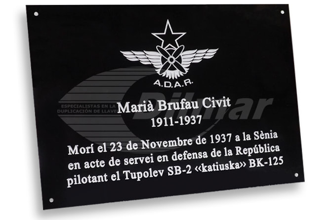 Placa grabada aluminio negro Maria Brufau 