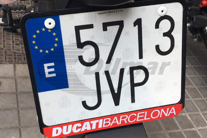 postre Levántate capa Placas de matrícula acrílicas en Barcelona y Alicante - DILMAR